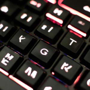 Gaming na najwyższym poziomie: Jak wybrać odpowiedni sprzęt dla graczy?