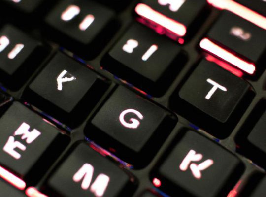 Gaming na najwyższym poziomie: Jak wybrać odpowiedni sprzęt dla graczy?